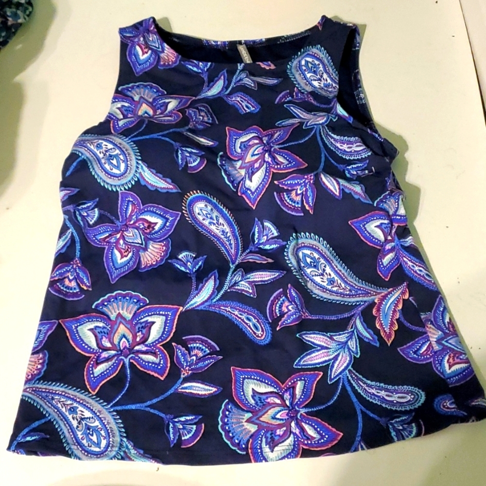 Lands End women's 10 floral tankini  top with built-in bra